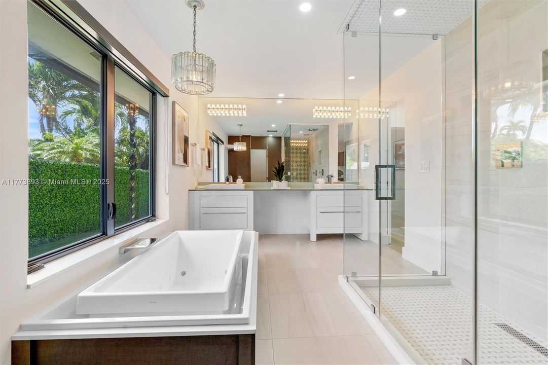 最近售出: $2,600,000 (3 贝兹, 3 浴室, 2232 平方英尺)