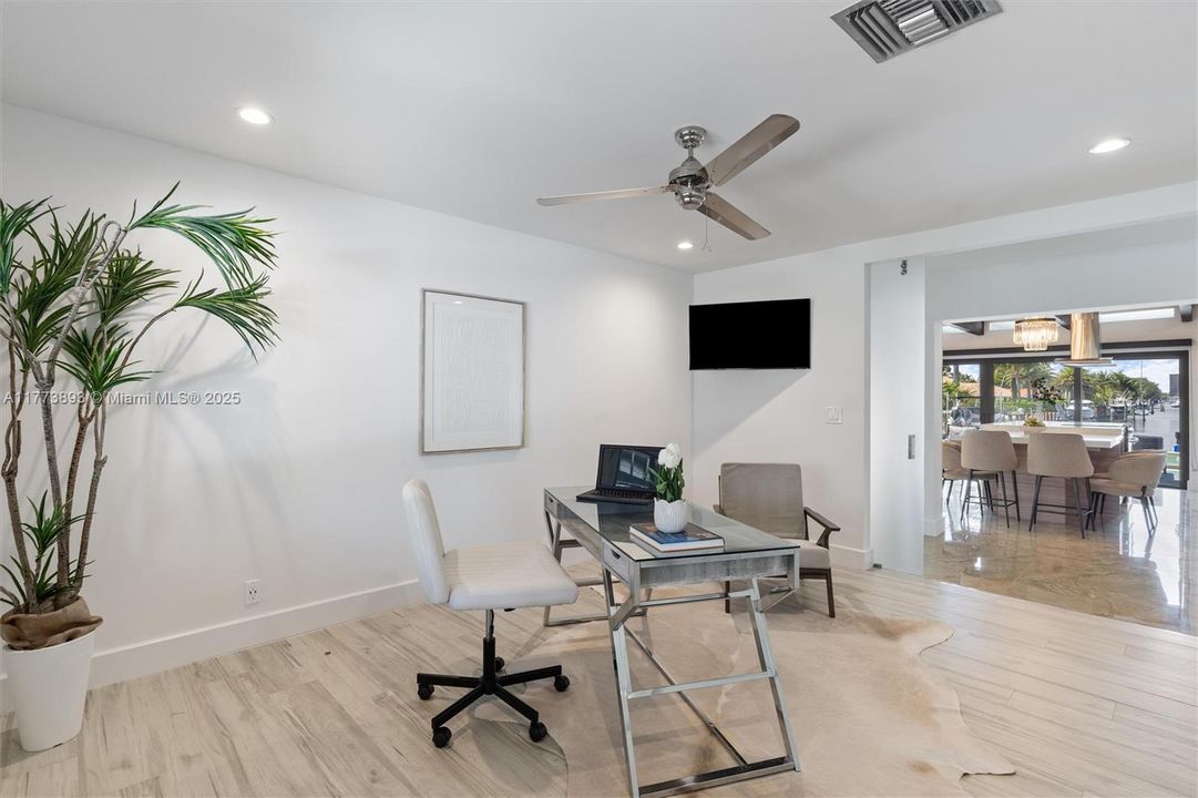 最近售出: $2,600,000 (3 贝兹, 3 浴室, 2232 平方英尺)