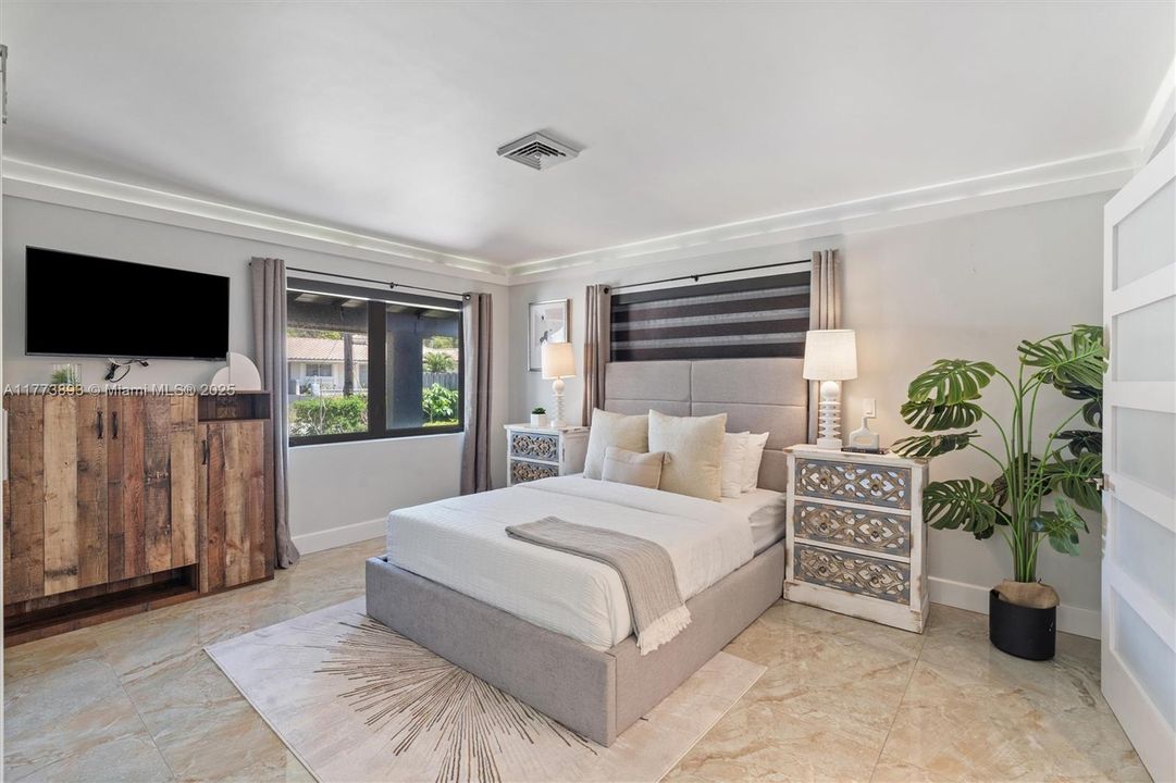 最近售出: $2,600,000 (3 贝兹, 3 浴室, 2232 平方英尺)