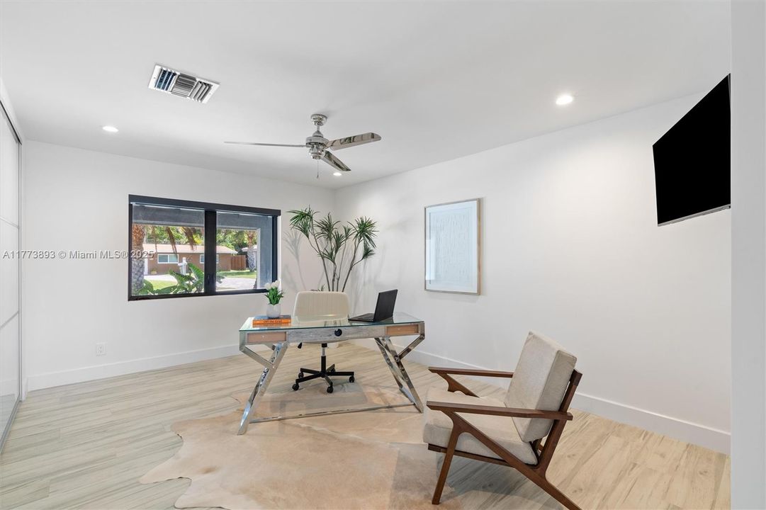 最近售出: $2,600,000 (3 贝兹, 3 浴室, 2232 平方英尺)