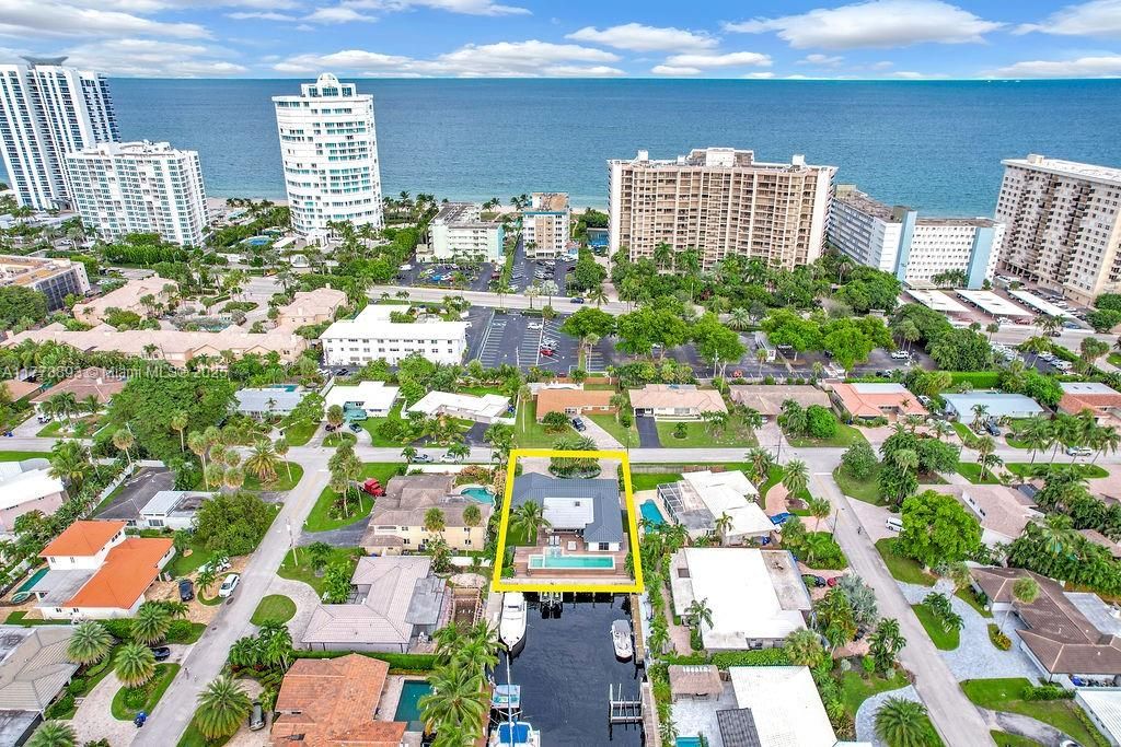 最近售出: $2,600,000 (3 贝兹, 3 浴室, 2232 平方英尺)