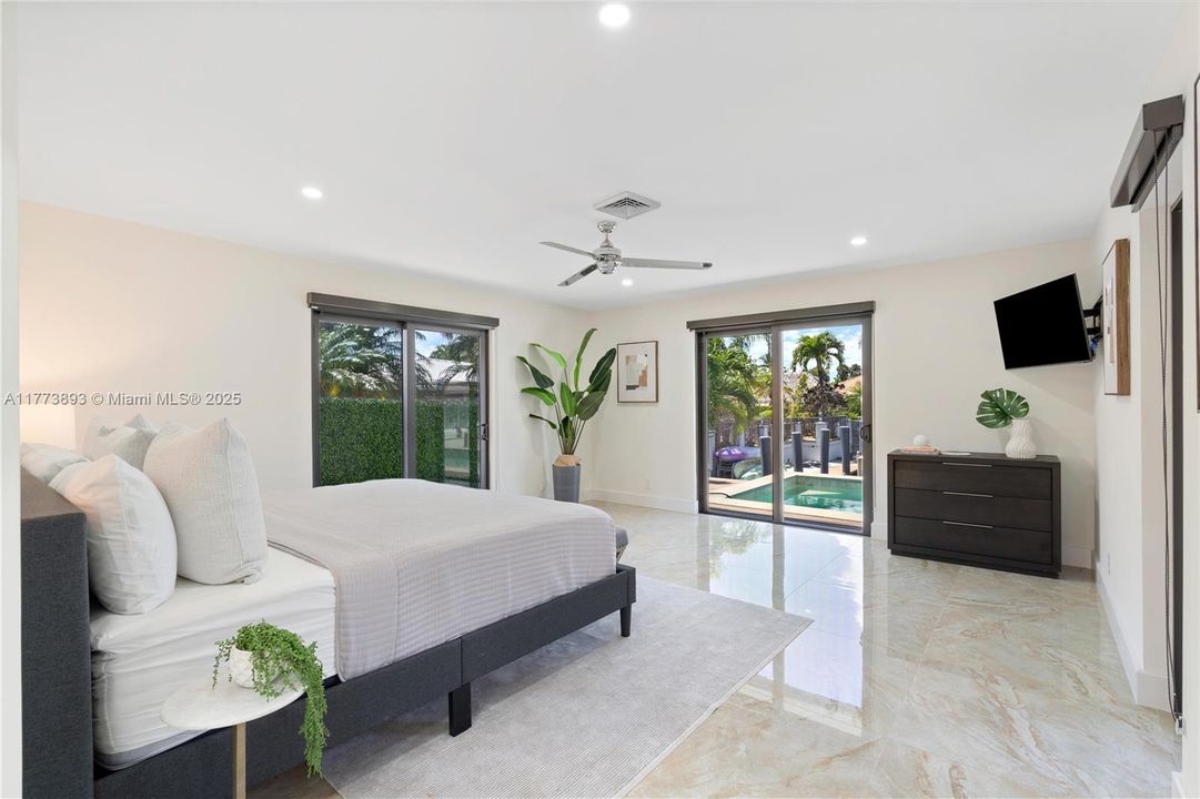 最近售出: $2,600,000 (3 贝兹, 3 浴室, 2232 平方英尺)