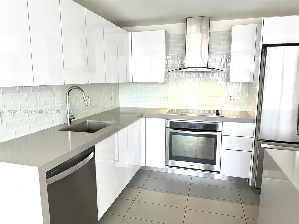 Recently Sold: $605,000 (2 beds, 2 baths, 1055 Square Feet)