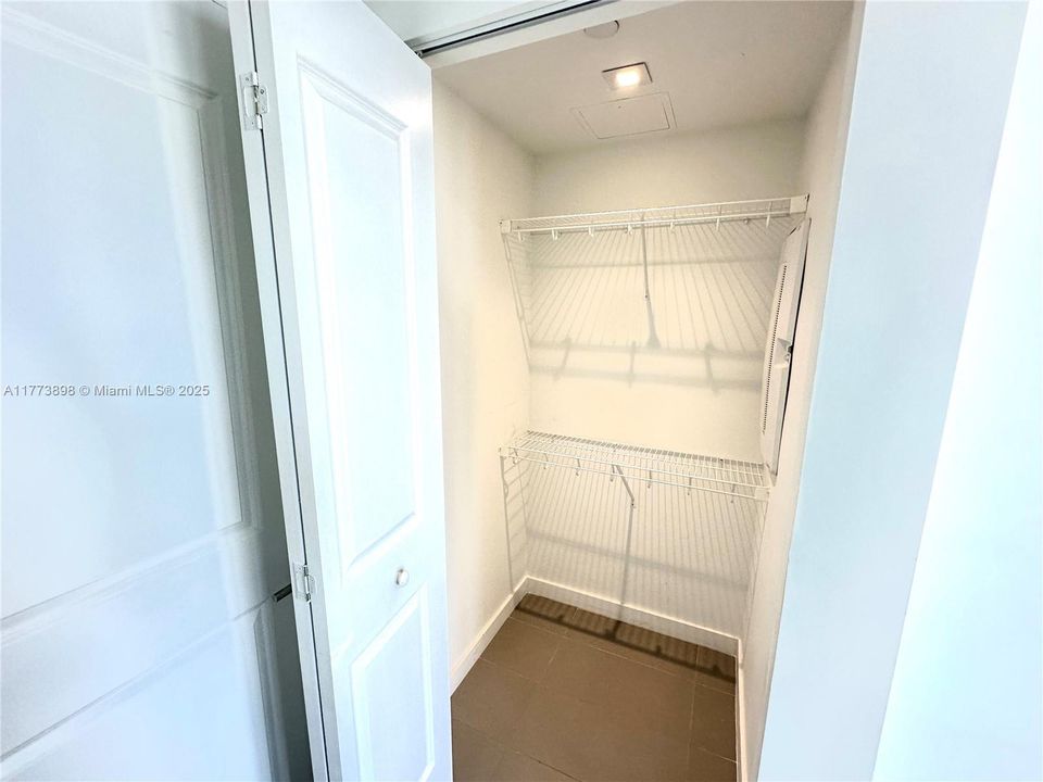 Recently Sold: $605,000 (2 beds, 2 baths, 1055 Square Feet)