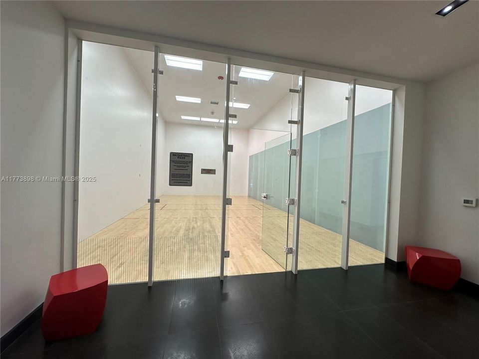 Recently Sold: $605,000 (2 beds, 2 baths, 1055 Square Feet)