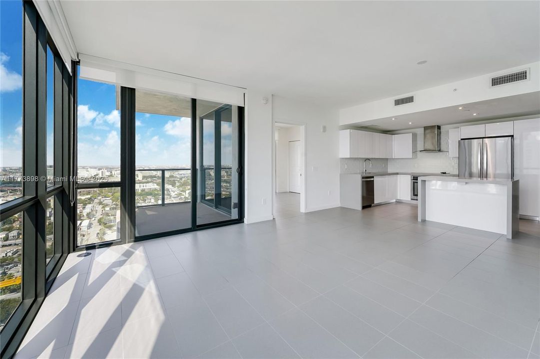 Recently Sold: $605,000 (2 beds, 2 baths, 1055 Square Feet)