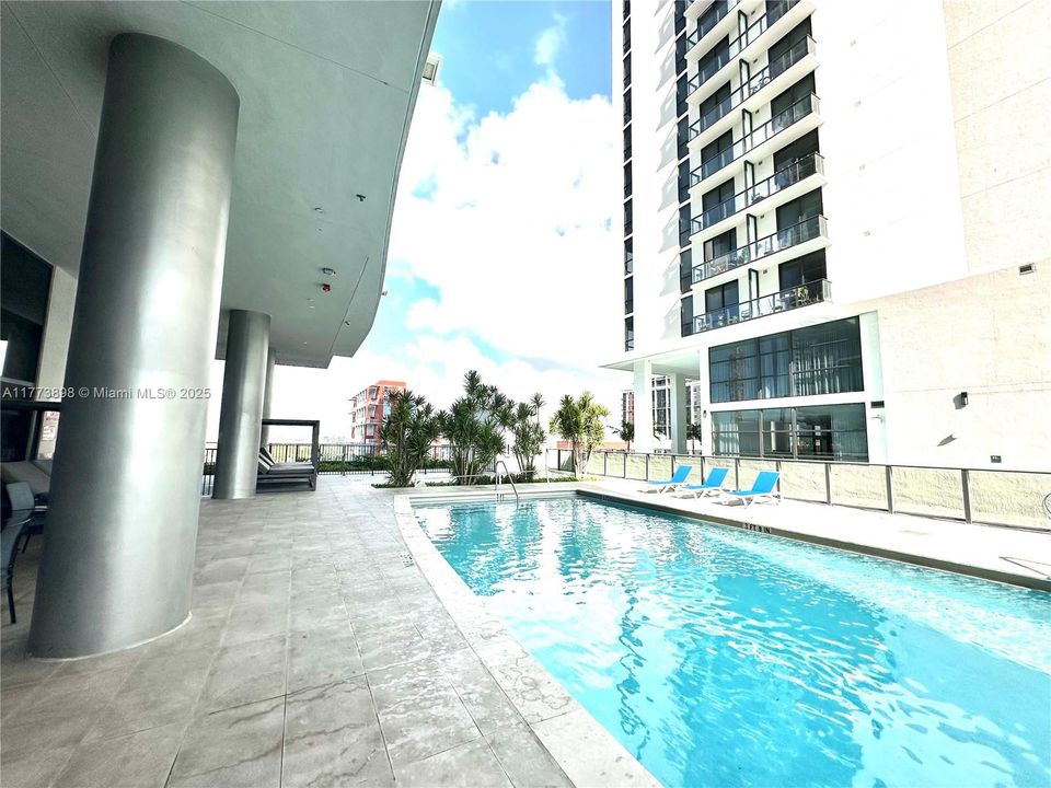 Recently Sold: $605,000 (2 beds, 2 baths, 1055 Square Feet)