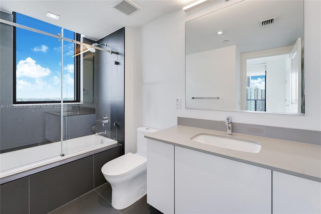 Recently Sold: $605,000 (2 beds, 2 baths, 1055 Square Feet)