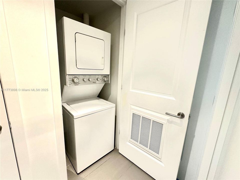 Recently Sold: $605,000 (2 beds, 2 baths, 1055 Square Feet)