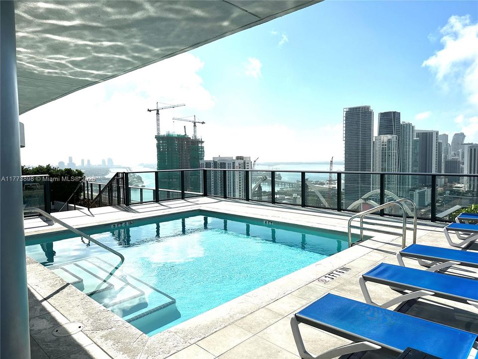 Recently Sold: $605,000 (2 beds, 2 baths, 1055 Square Feet)