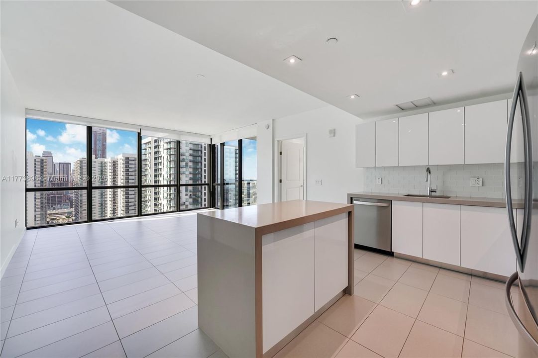 Recently Sold: $605,000 (2 beds, 2 baths, 1055 Square Feet)