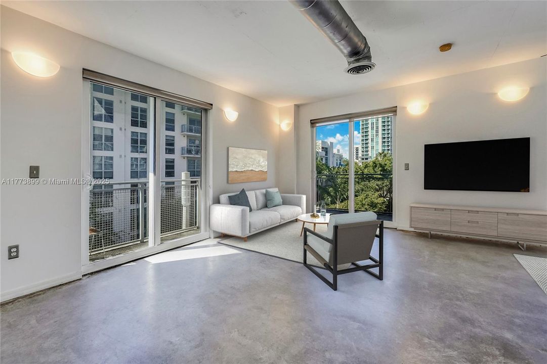 Recently Sold: $349,000 (1 beds, 1 baths, 822 Square Feet)