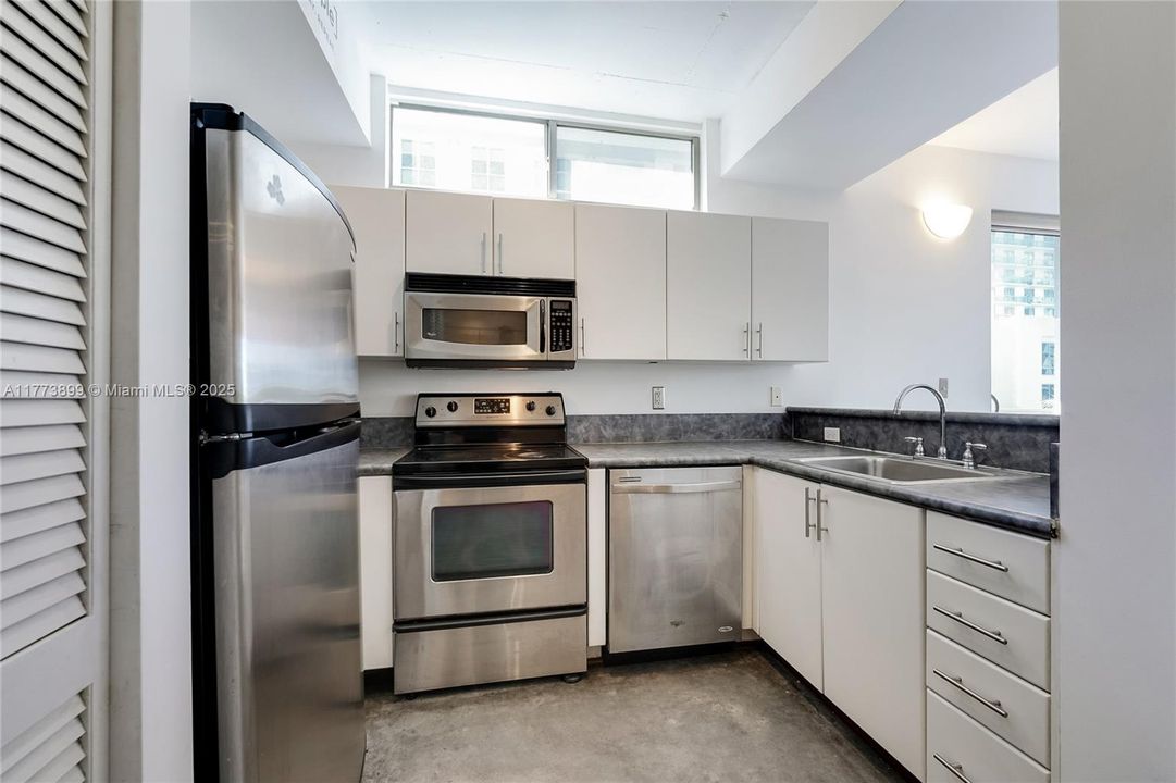 Recently Sold: $349,000 (1 beds, 1 baths, 822 Square Feet)