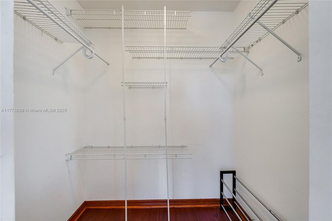 Recently Sold: $349,000 (1 beds, 1 baths, 822 Square Feet)