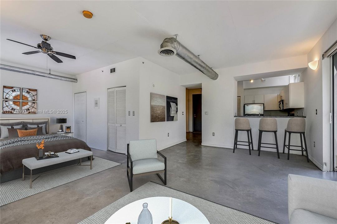 Recently Sold: $349,000 (1 beds, 1 baths, 822 Square Feet)