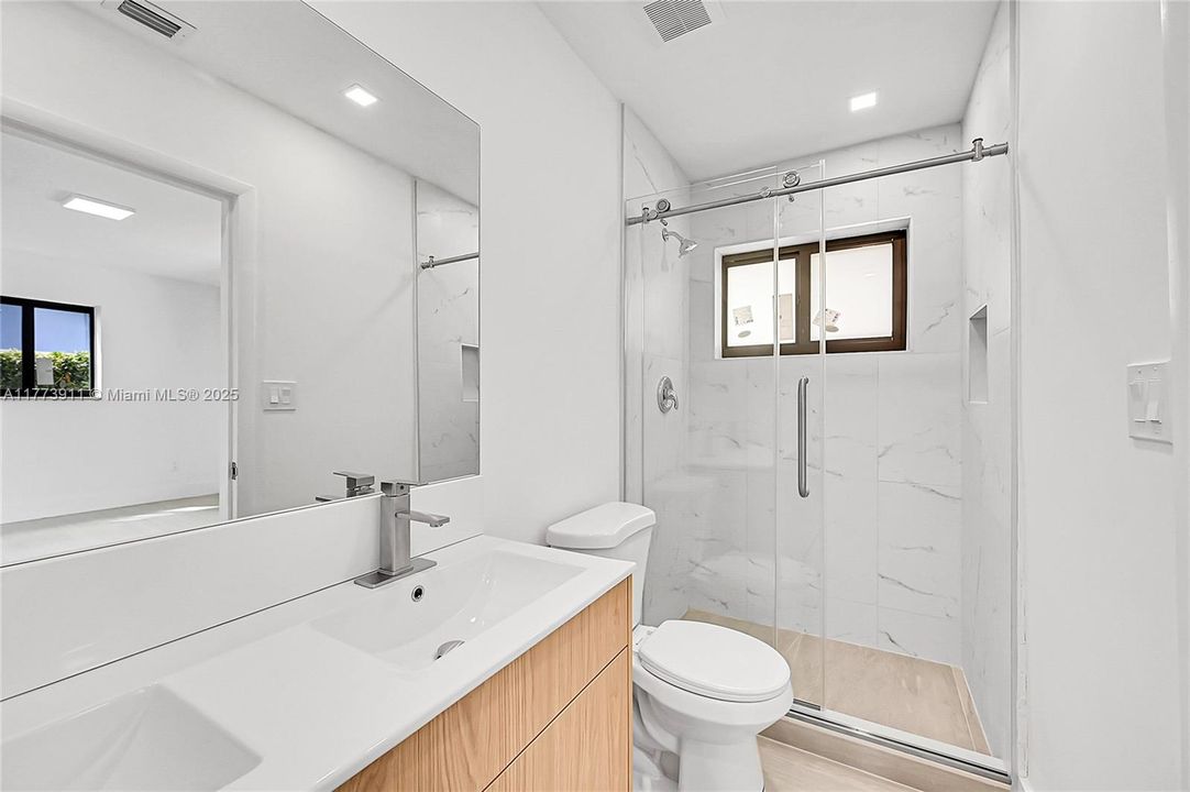 Vendido Recientemente: $665,000 (4 camas, 2 baños, 1756 Pies cuadrados)