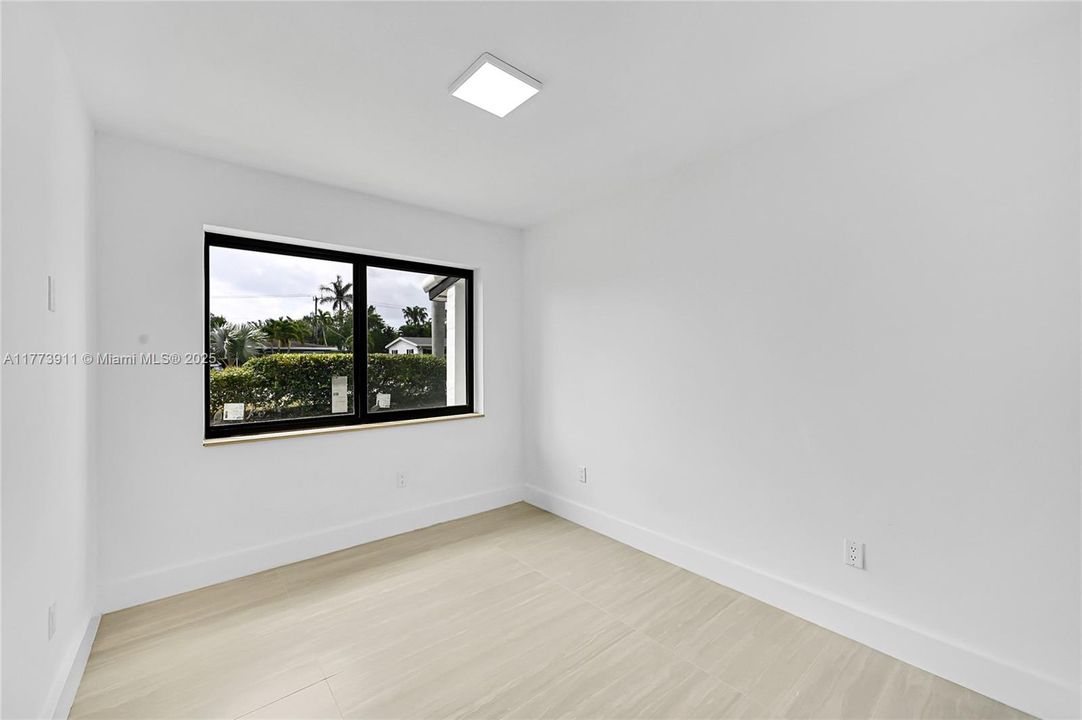 Vendido Recientemente: $665,000 (4 camas, 2 baños, 1756 Pies cuadrados)