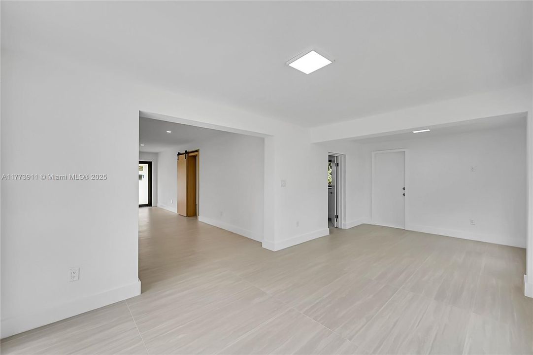 Vendido Recientemente: $665,000 (4 camas, 2 baños, 1756 Pies cuadrados)