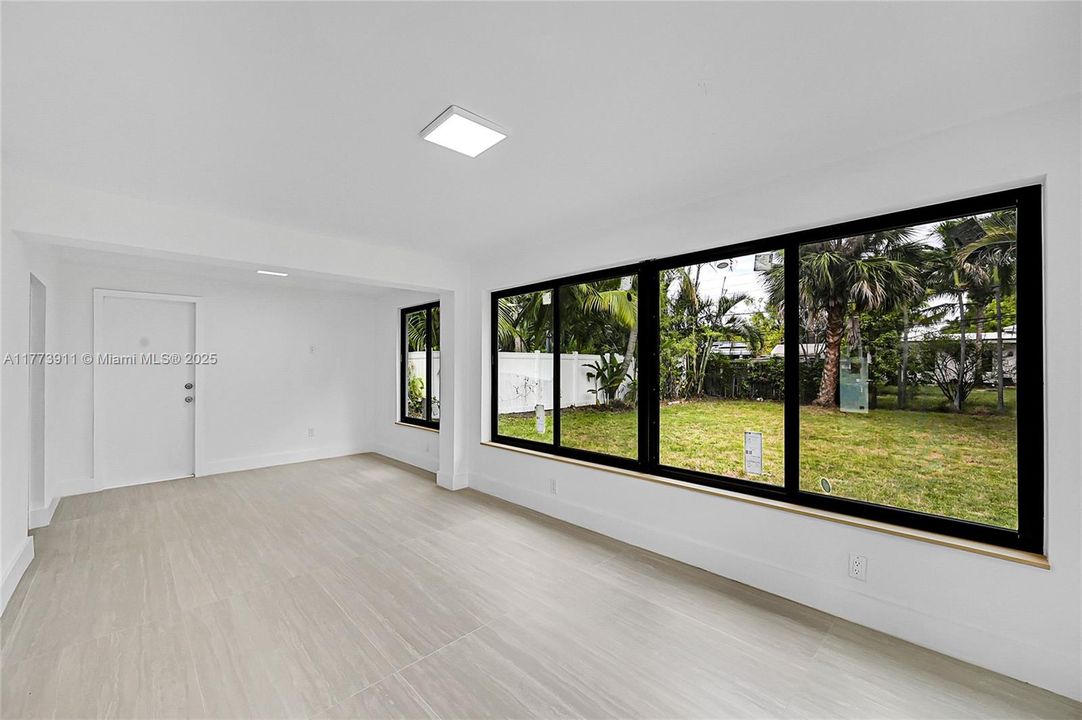 Vendido Recientemente: $665,000 (4 camas, 2 baños, 1756 Pies cuadrados)