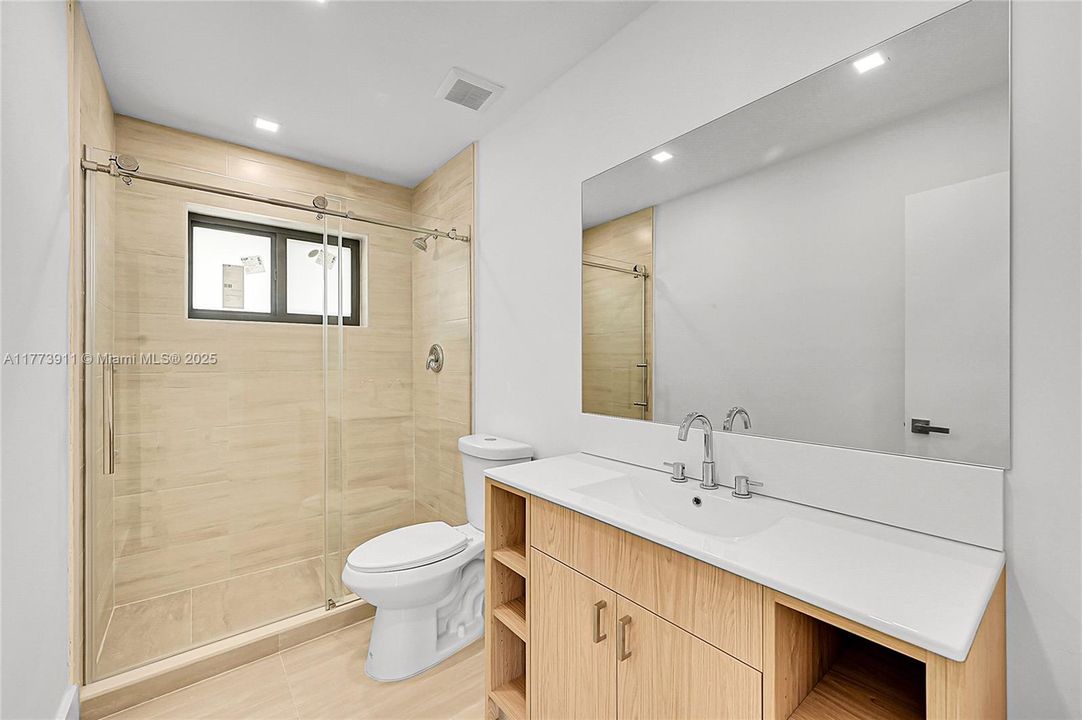 Vendido Recientemente: $665,000 (4 camas, 2 baños, 1756 Pies cuadrados)