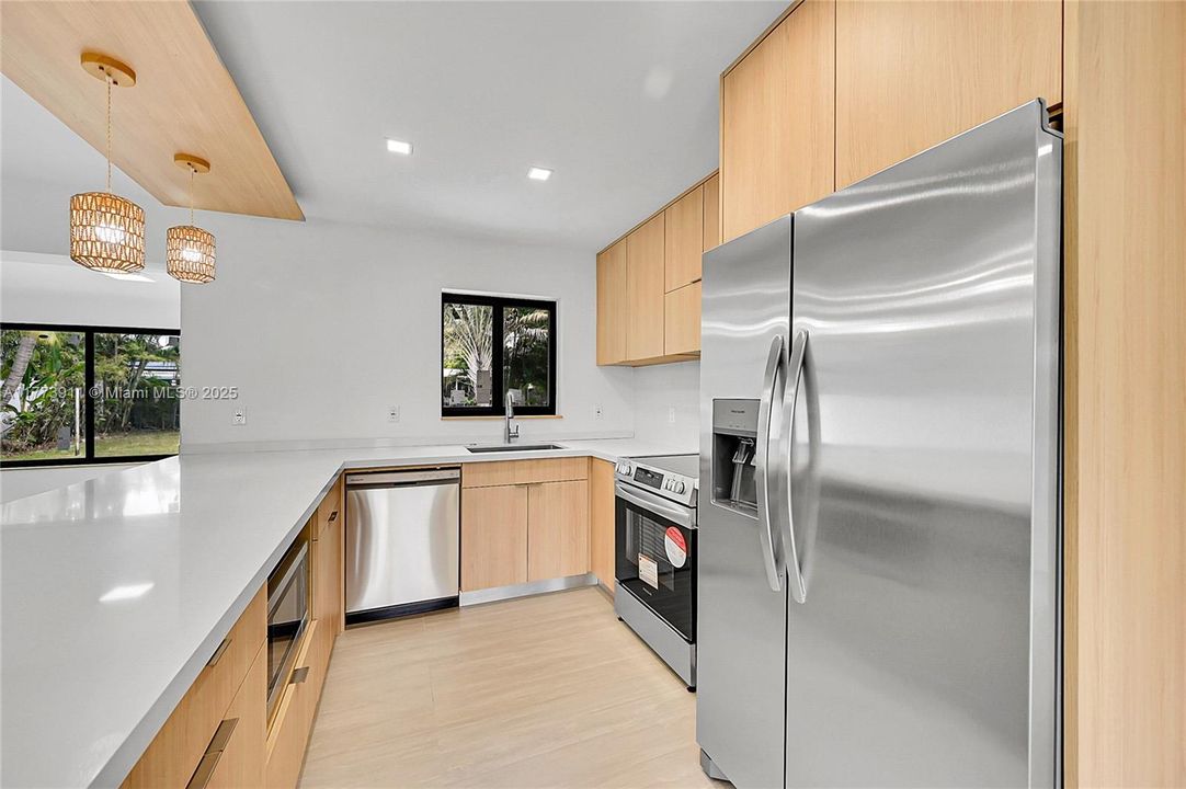 Vendido Recientemente: $665,000 (4 camas, 2 baños, 1756 Pies cuadrados)