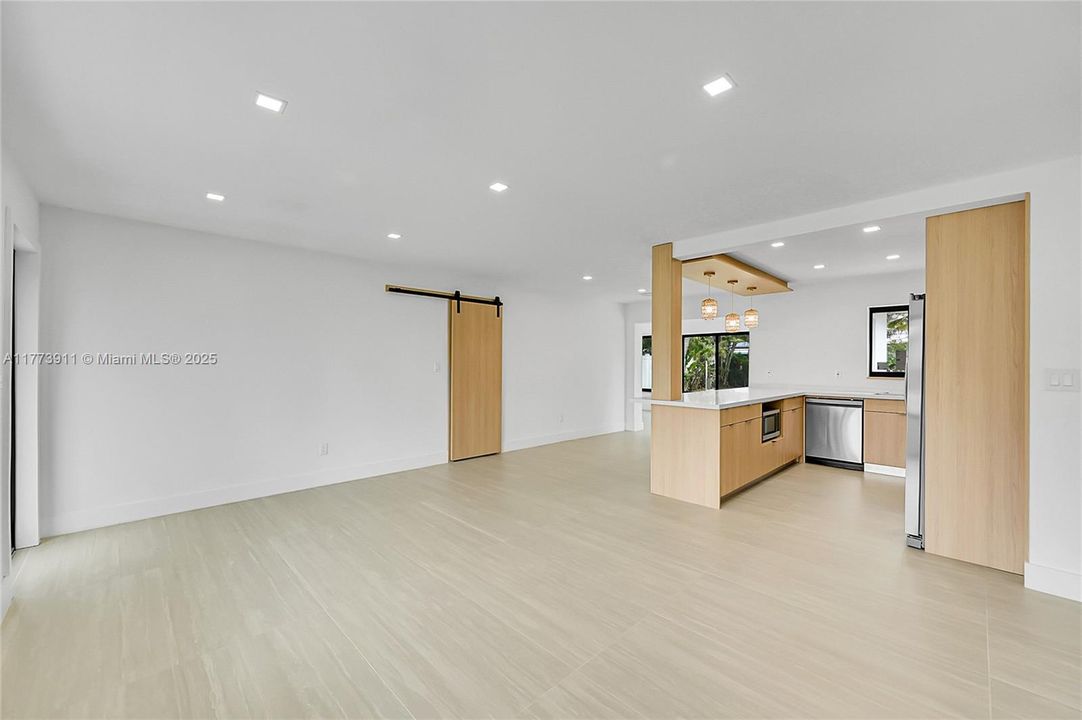 Vendido Recientemente: $665,000 (4 camas, 2 baños, 1756 Pies cuadrados)