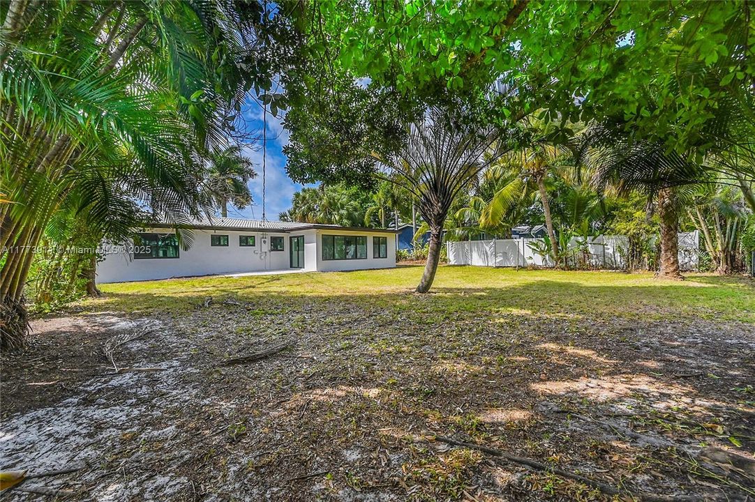 Vendido Recientemente: $665,000 (4 camas, 2 baños, 1756 Pies cuadrados)