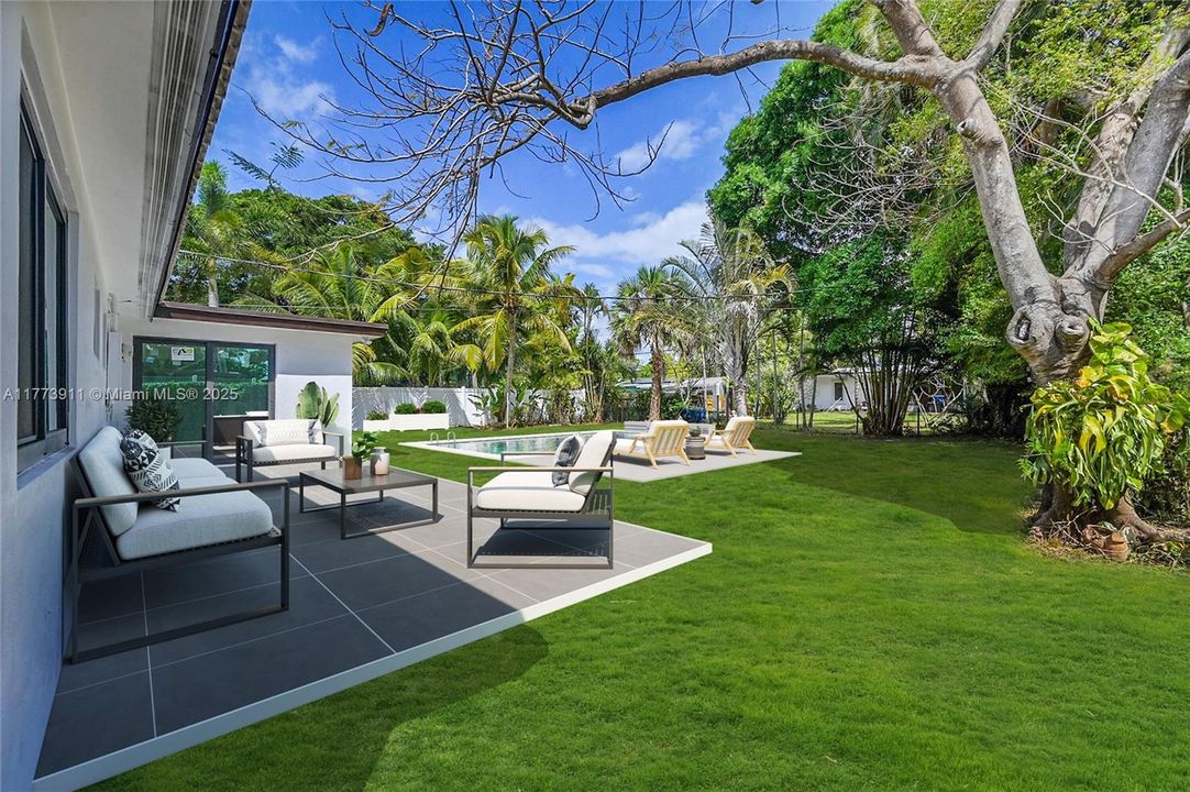 Vendido Recientemente: $665,000 (4 camas, 2 baños, 1756 Pies cuadrados)