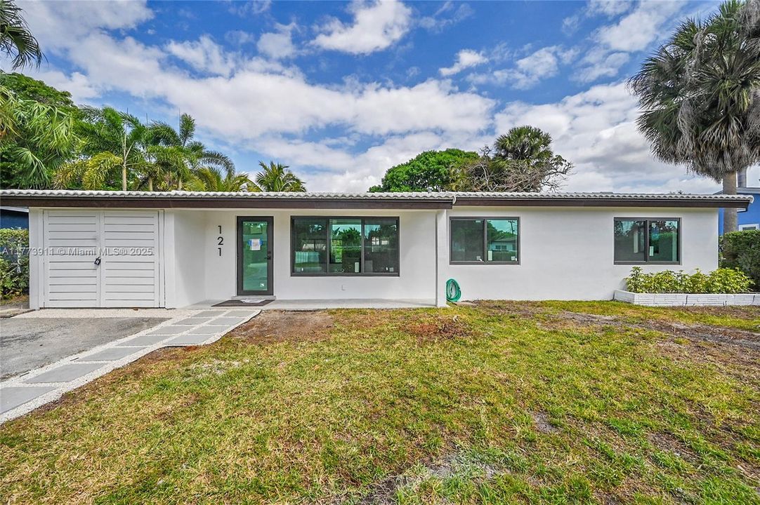 Vendido Recientemente: $665,000 (4 camas, 2 baños, 1756 Pies cuadrados)