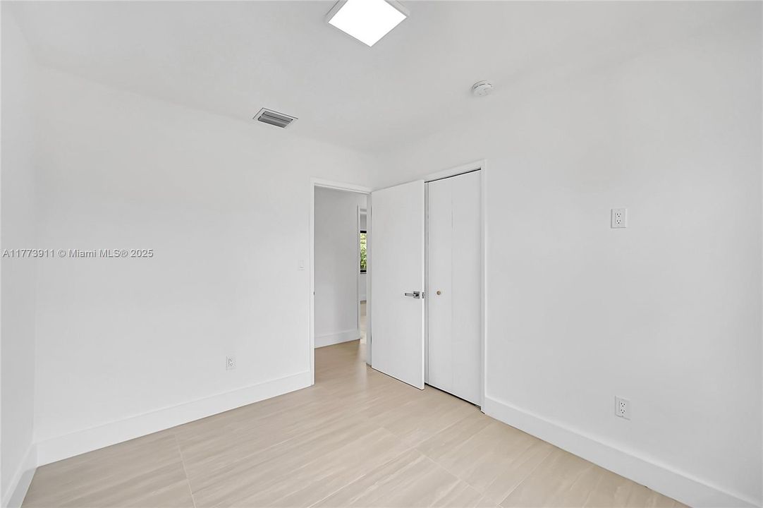 Vendido Recientemente: $665,000 (4 camas, 2 baños, 1756 Pies cuadrados)