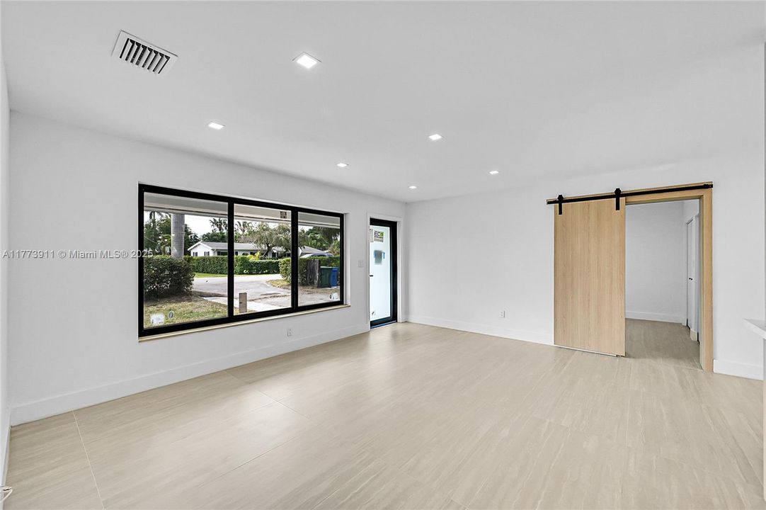 Vendido Recientemente: $665,000 (4 camas, 2 baños, 1756 Pies cuadrados)