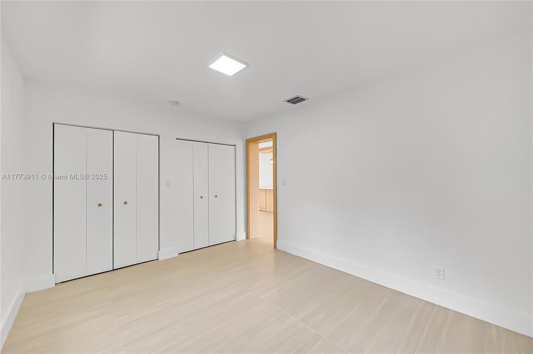 Vendido Recientemente: $665,000 (4 camas, 2 baños, 1756 Pies cuadrados)