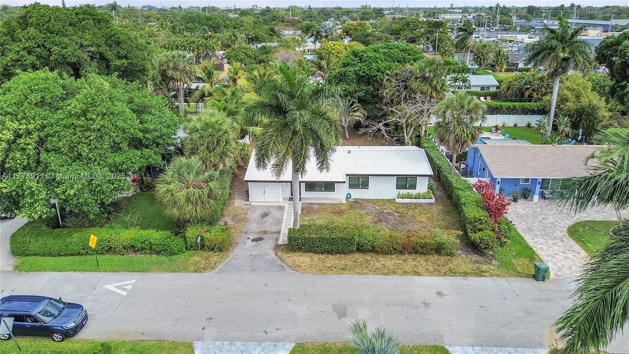 Vendido Recientemente: $665,000 (4 camas, 2 baños, 1756 Pies cuadrados)