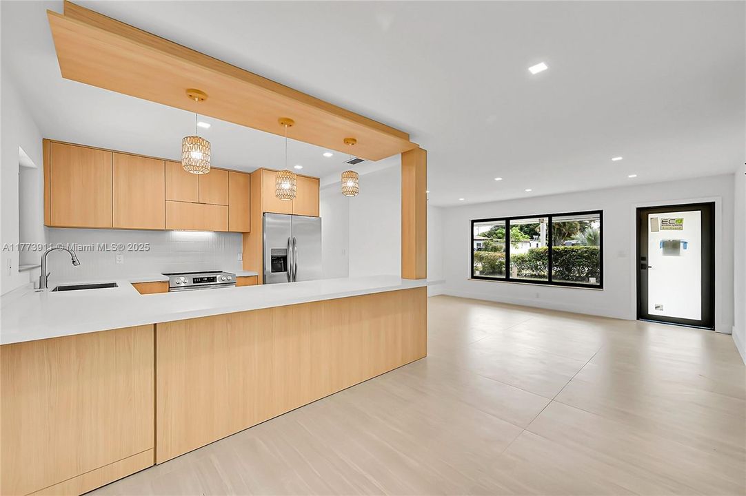 Vendido Recientemente: $665,000 (4 camas, 2 baños, 1756 Pies cuadrados)