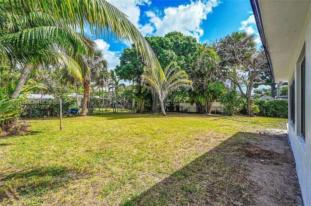 Vendido Recientemente: $665,000 (4 camas, 2 baños, 1756 Pies cuadrados)