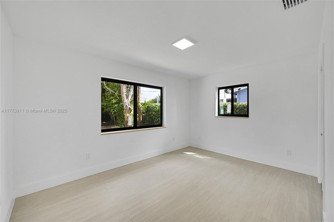 Vendido Recientemente: $665,000 (4 camas, 2 baños, 1756 Pies cuadrados)