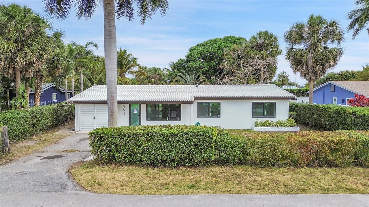 Vendido Recientemente: $665,000 (4 camas, 2 baños, 1756 Pies cuadrados)