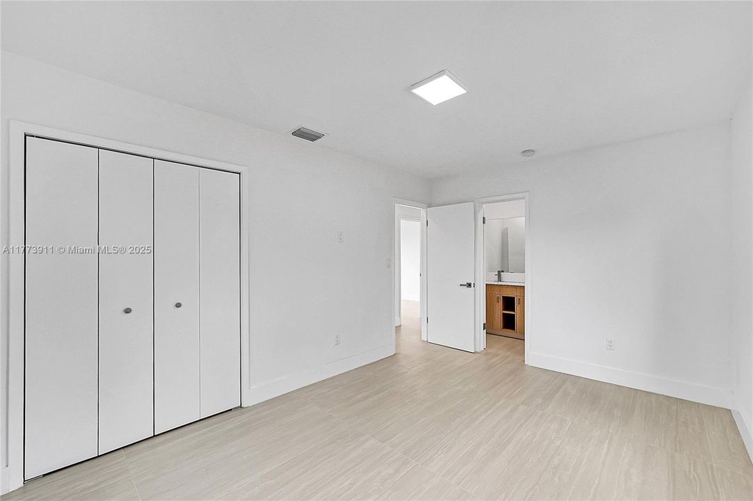 Vendido Recientemente: $665,000 (4 camas, 2 baños, 1756 Pies cuadrados)