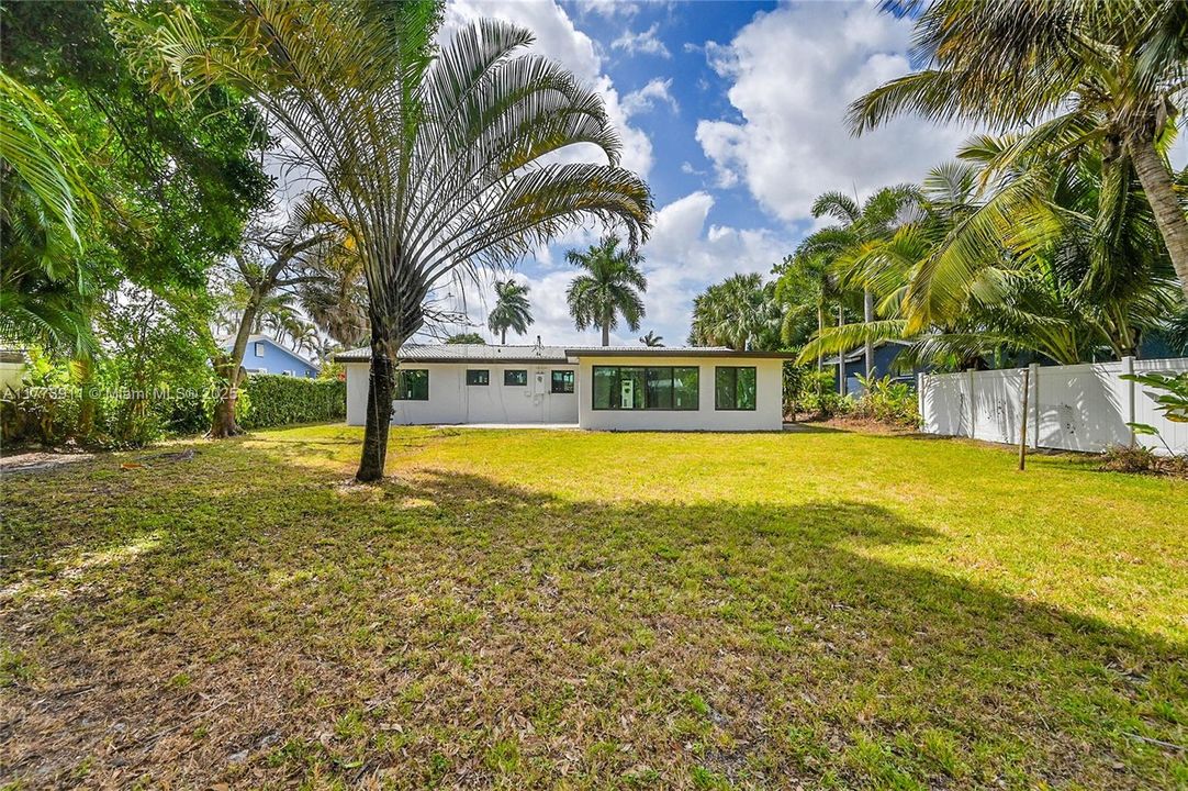 Vendido Recientemente: $665,000 (4 camas, 2 baños, 1756 Pies cuadrados)