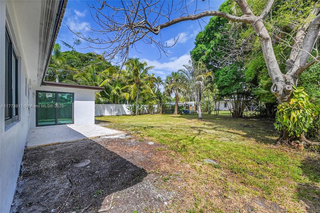 Vendido Recientemente: $665,000 (4 camas, 2 baños, 1756 Pies cuadrados)