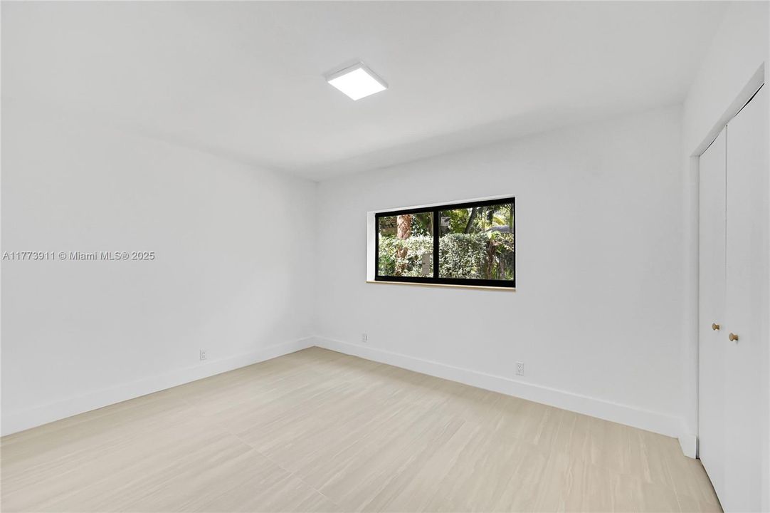 Vendido Recientemente: $665,000 (4 camas, 2 baños, 1756 Pies cuadrados)