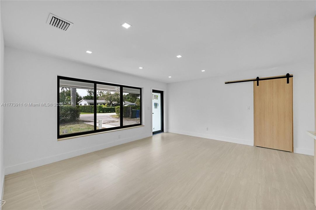 Vendido Recientemente: $665,000 (4 camas, 2 baños, 1756 Pies cuadrados)