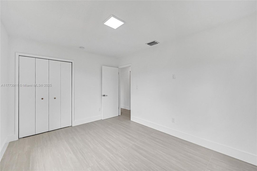 Vendido Recientemente: $665,000 (4 camas, 2 baños, 1756 Pies cuadrados)