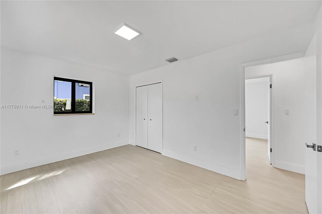 Vendido Recientemente: $665,000 (4 camas, 2 baños, 1756 Pies cuadrados)