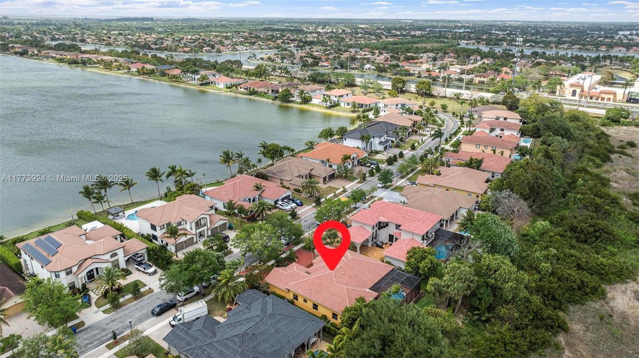 Vendido Recientemente: $1,150,000 (5 camas, 3 baños, 3061 Pies cuadrados)