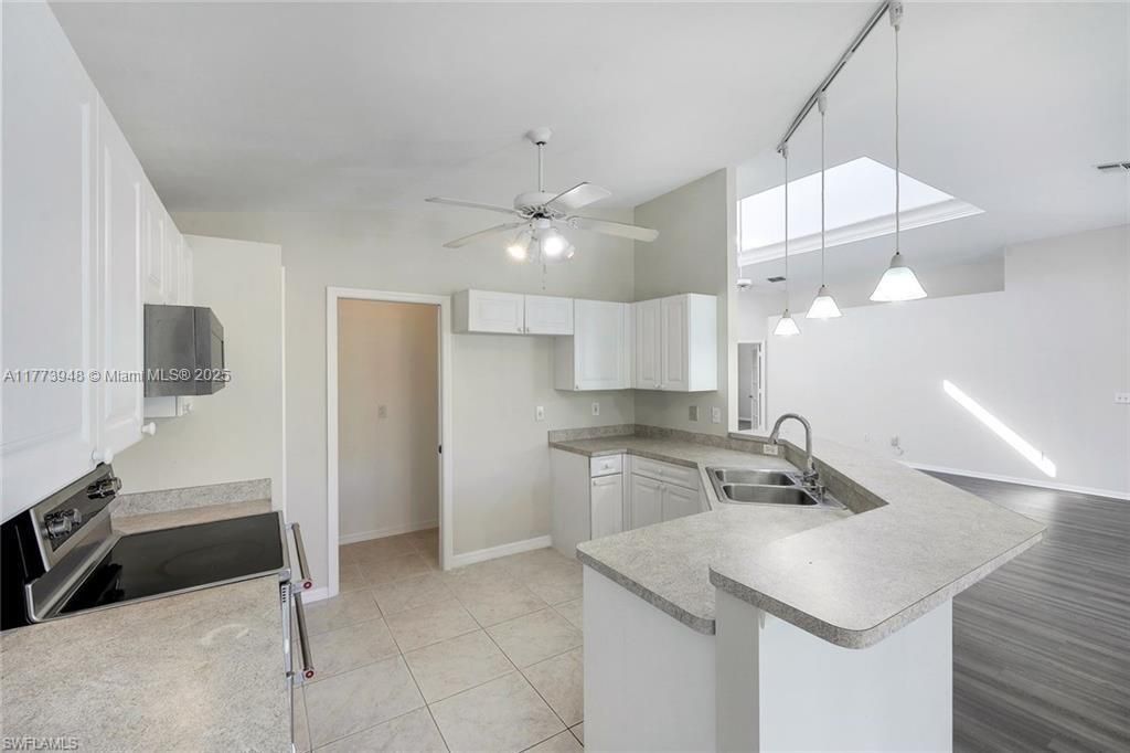 最近售出: $675,000 (3 贝兹, 3 浴室, 1687 平方英尺)