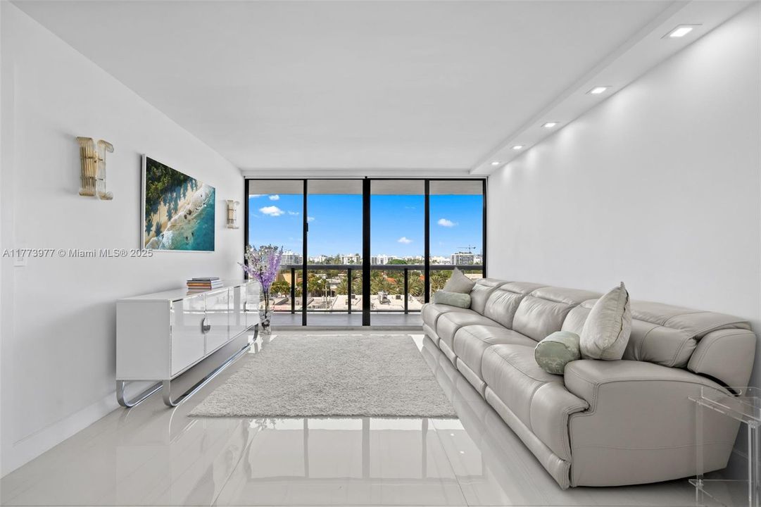 На продажу: $1,250,000 (2 спален, 2 ванн, 1170 Квадратных фут)