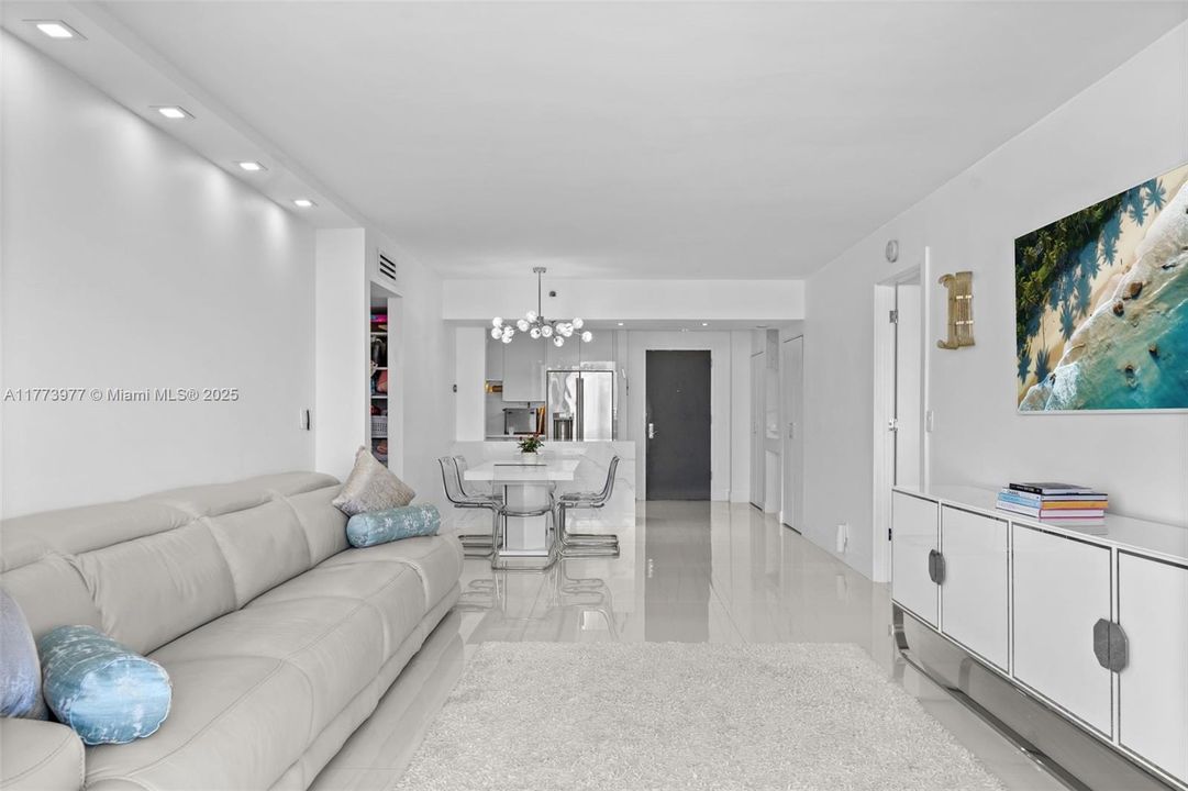 На продажу: $1,250,000 (2 спален, 2 ванн, 1170 Квадратных фут)