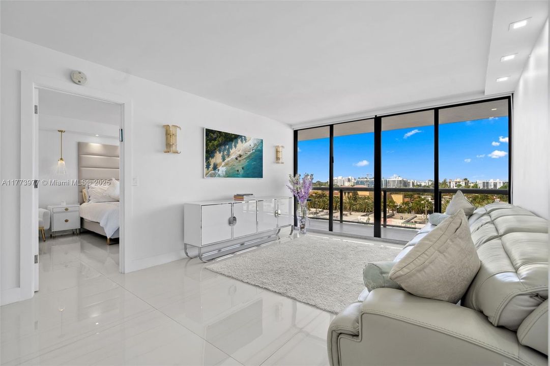 На продажу: $1,250,000 (2 спален, 2 ванн, 1170 Квадратных фут)