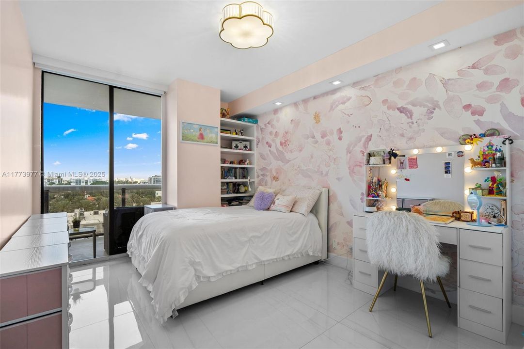 На продажу: $1,250,000 (2 спален, 2 ванн, 1170 Квадратных фут)